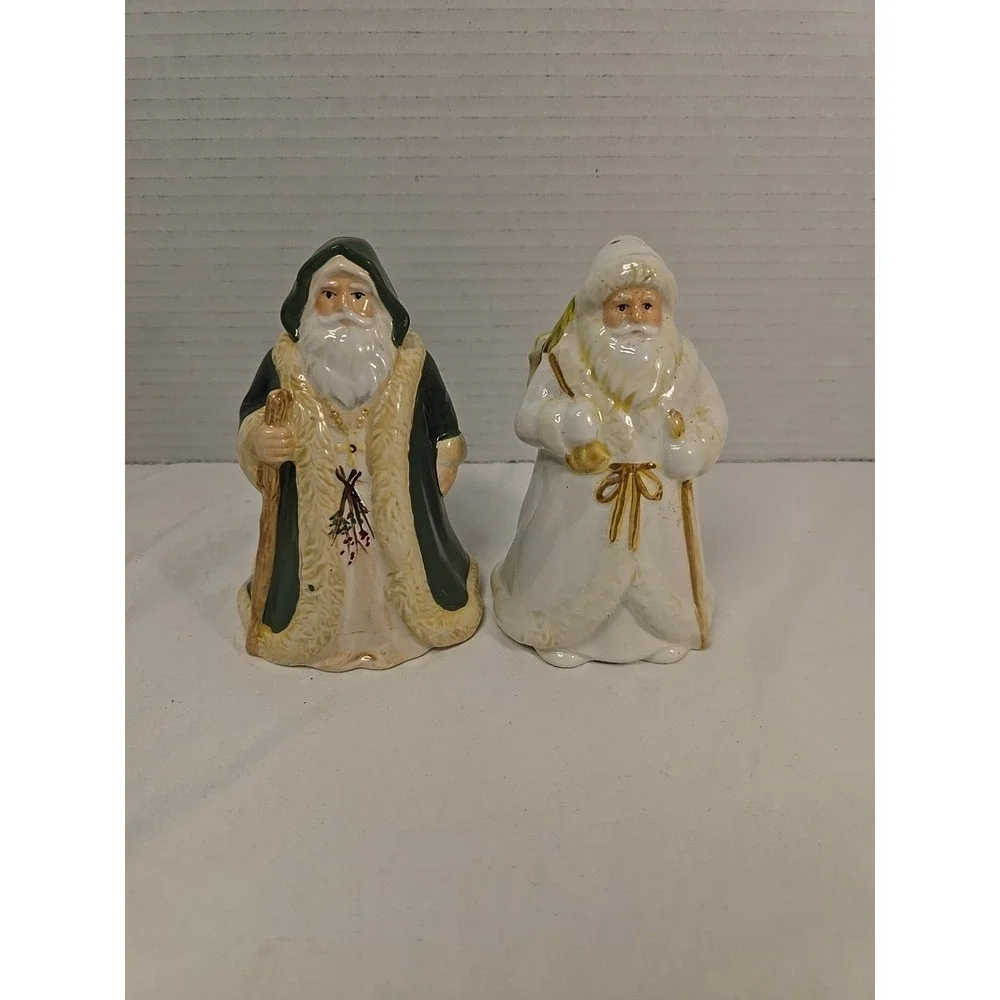 Santa Claus Through‎ The Years Salt & Pepper Shakers 5 Inches